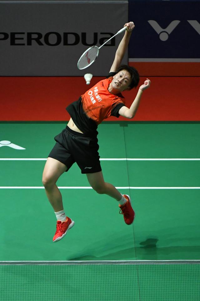 但在其背后 但在其背后